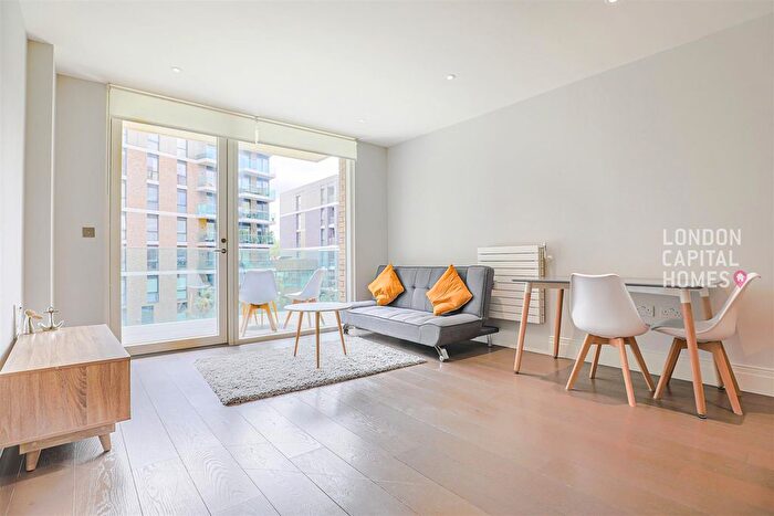 2 Bedroom Flat To Rent In Queenshurst Square, Kingston Upon Thames, KT2