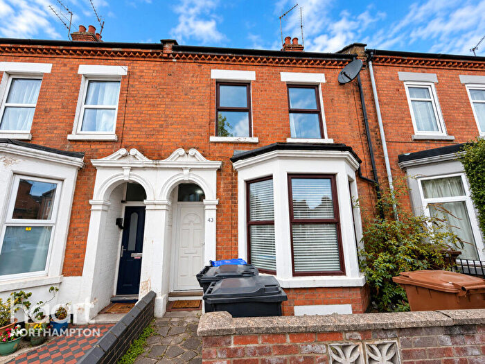 6 Bedroom Terraced House For Sale In Adams Avenue, Northampton, NN1