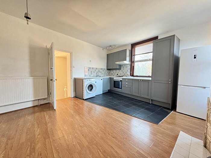 2 Bedroom Apartment For Sale In Church Road, Godalming, GU8