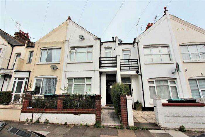 1 Bedroom Flat To Rent In Lascotts Road, Wood Green, N22
