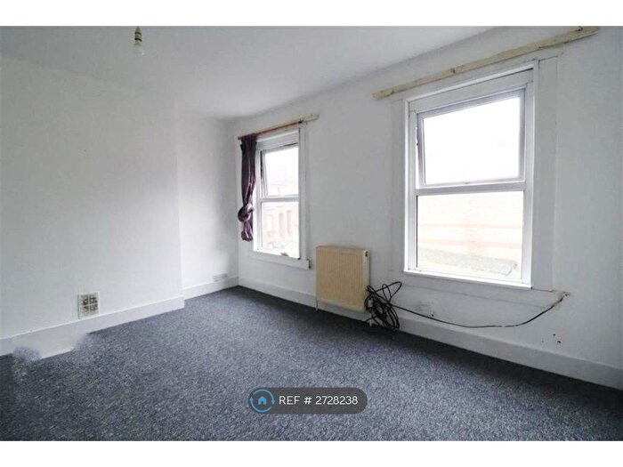 4 Bedroom Terraced House To Rent In Gladstone Avenue, Luton, LU1