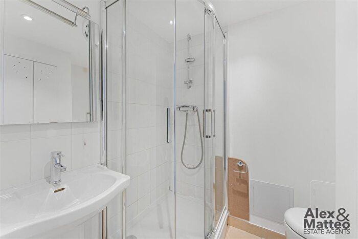 2 Bedroom Flat For Sale In Tawny Way, Surrey Quays, SE16