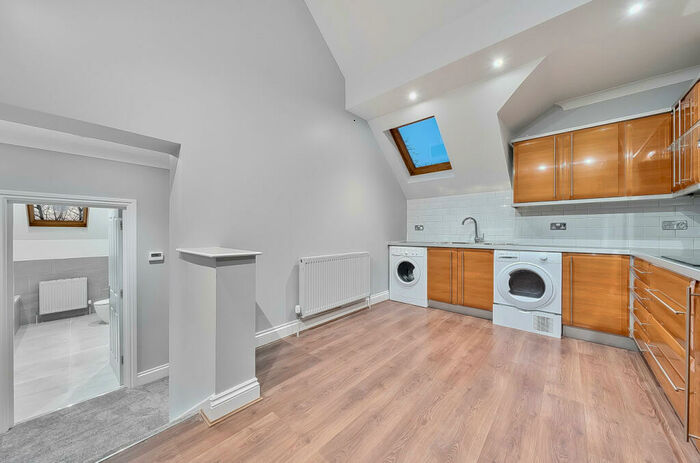 2 Bedroom Apartment To Rent In Page Heath Lane, Bromley, Kent, BR1