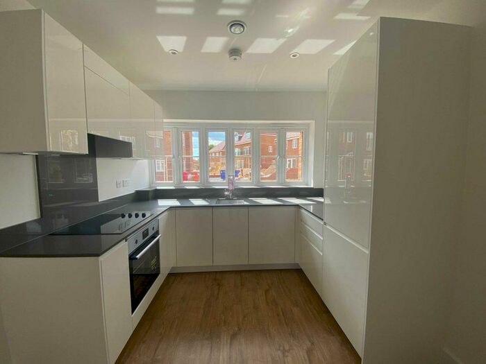 4 Bedroom House To Rent In Outstanding Bed House In Tadworth, KT20