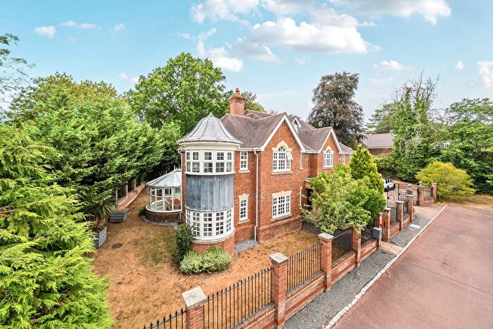6 Bedroom Detached House To Rent In Priests Paddock, Knotty Green, Beaconsfield, HP9