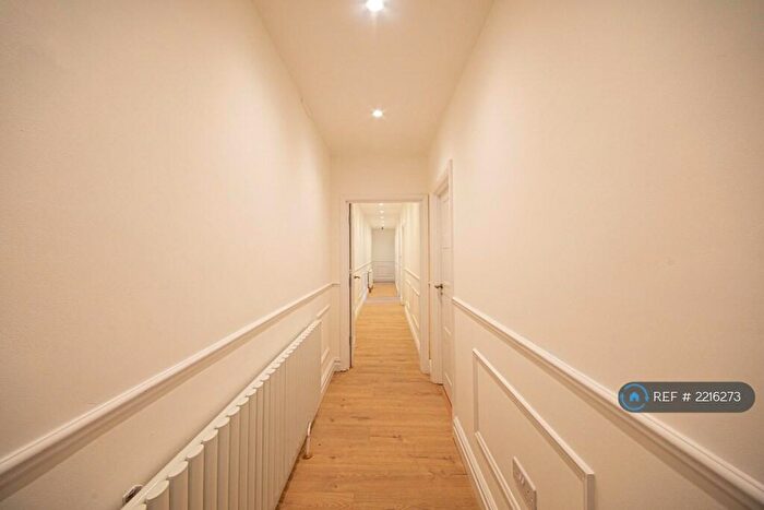 4 Bedroom Flat To Rent In Stoke Newington High Street, London, N16