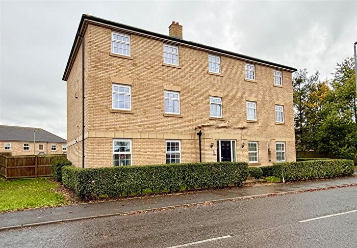 2 Bedroom Flat For Sale In Green Lane, Garforth, Leeds, LS25