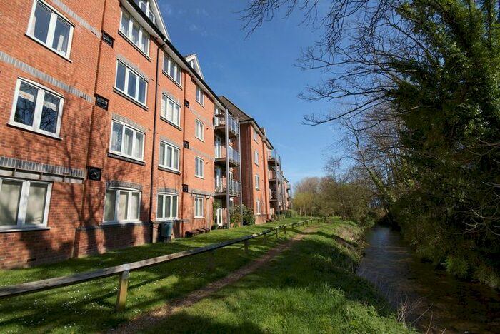 2 Bedroom Flat To Rent In The Lamports, Alton, GU34