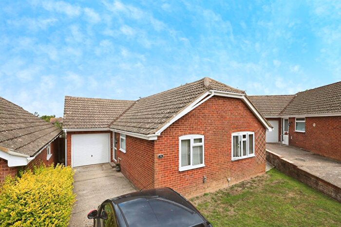 2 Bedroom Detached Bungalow For Sale In Howlett Drive, Hailsham, BN27
