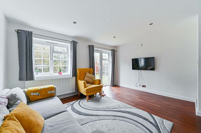 4 Bedroom End Of Terrace House To Rent In Patterdale Close, Bromley, BR1