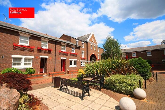 5 Bedroom Semi-Detached House To Rent In Lockesfield Place, London, E14