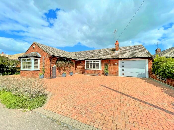 3 Bedroom Detached Bungalow For Sale In Anchor Road, Tiptree, CO5