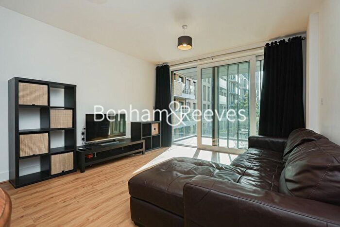 2 Bedroom Flat To Rent In Ingrebourne Apartments, Central Avenue, SW6