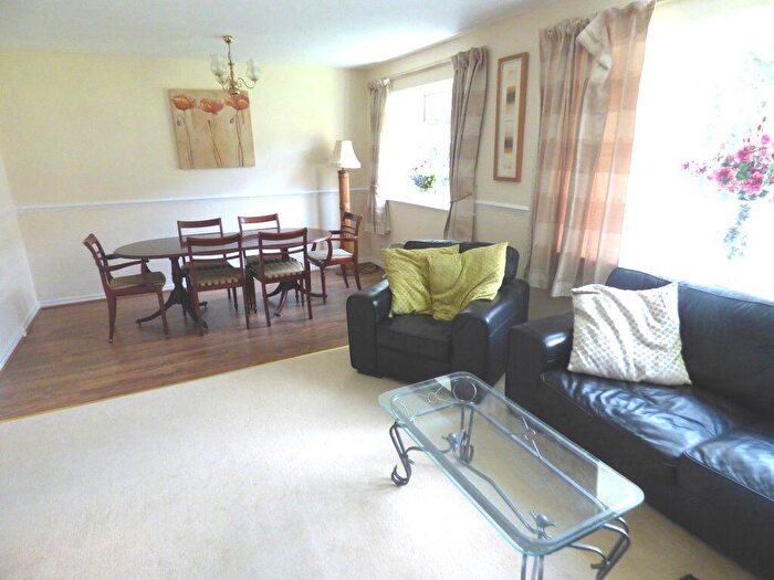 2 Bedroom Apartment To Rent In Dorchester Court, Brooklands Rd, Sale, M33