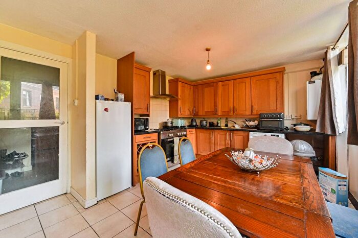 4 Bedroom Semi-Detached House For Sale In Fairbairn Green, Oval, London, SW9