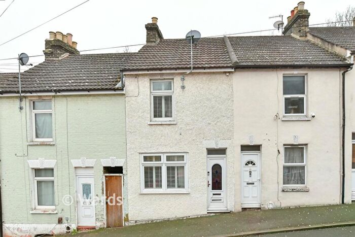 3 Bedroom Terraced House For Sale In Otway Street, Chatham, Kent, ME4