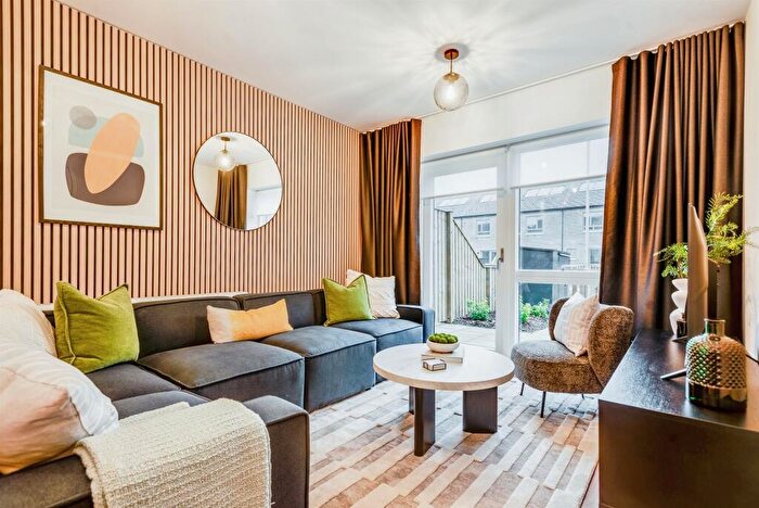 3 Bedroom Terraced House For Sale In Oakfield, Swindon, SN3