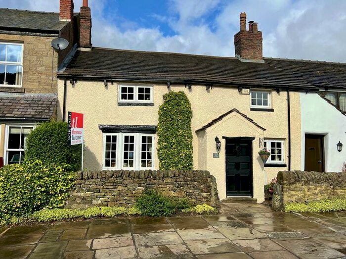 4 Bedroom Terraced House For Sale In Higham Lane, Werneth Low, Gee Cross, SK14