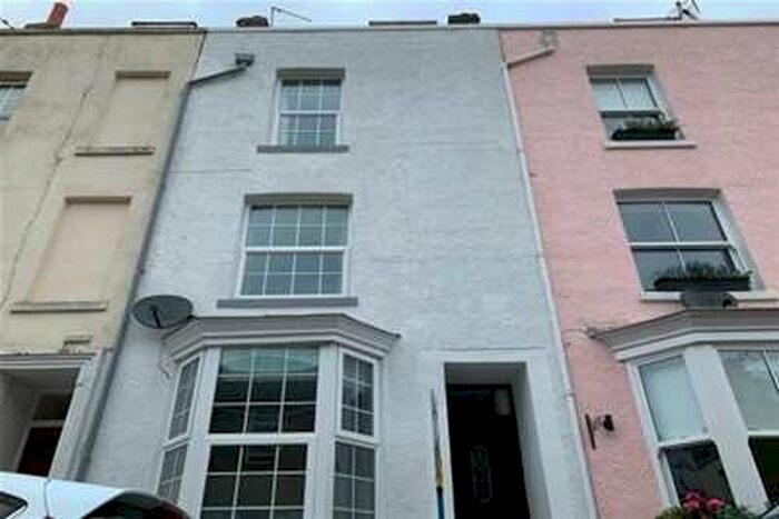 3 Bedroom Maisonette Flat To Rent In Townley Street, CT11