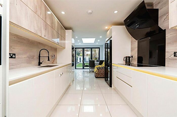 4 Bedroom Detached House For Sale In Mildmay Road, Romford, RM7