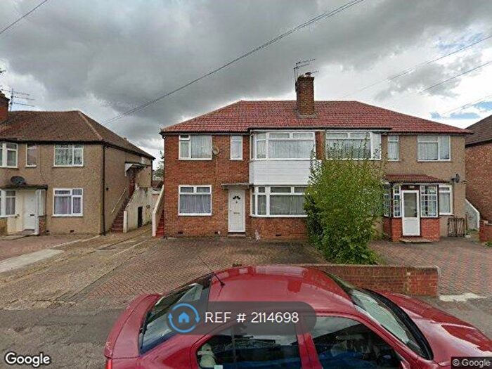 2 Bedroom Maisonette To Rent In Laburnum Road, Hayes, Middlesex, UB3