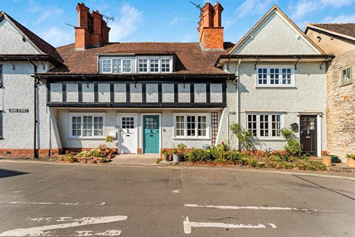 2 Bedroom Cottage For Sale In Woodstock, OX20