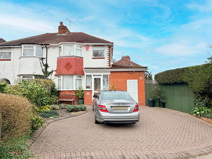 3 Bedroom Semi Detached House For Sale In Stot Fold Road, Birmingham, B14