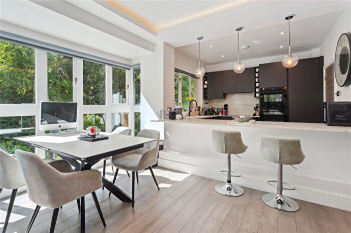 2 Bedroom Apartment For Sale In The Warren, Oxshott, Leatherhead, Surrey, KT22