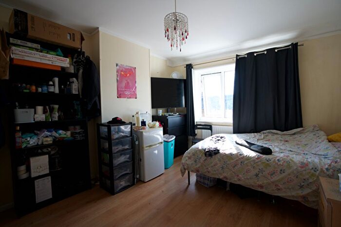 3 Bedroom Terraced House To Rent In Garendon Road, Morden, SM4
