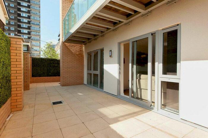 1 Bedroom Flat To Rent In Cable Street, Shadwell, London, E1