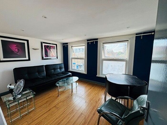 2 Bedroom Flat To Rent In Bethnal Green Road, Bethnal Green, E2