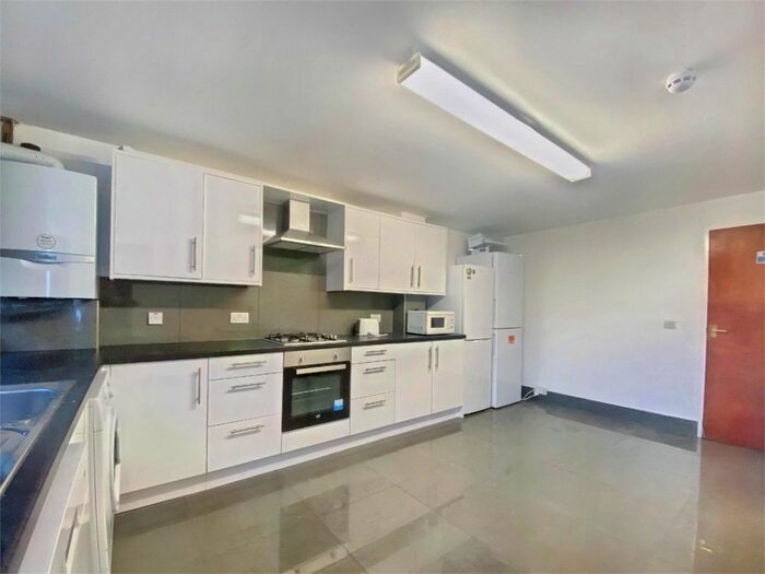 6 Bedroom Terraced House To Rent In Barchester Close, Cowley, Uxbridge, UB8