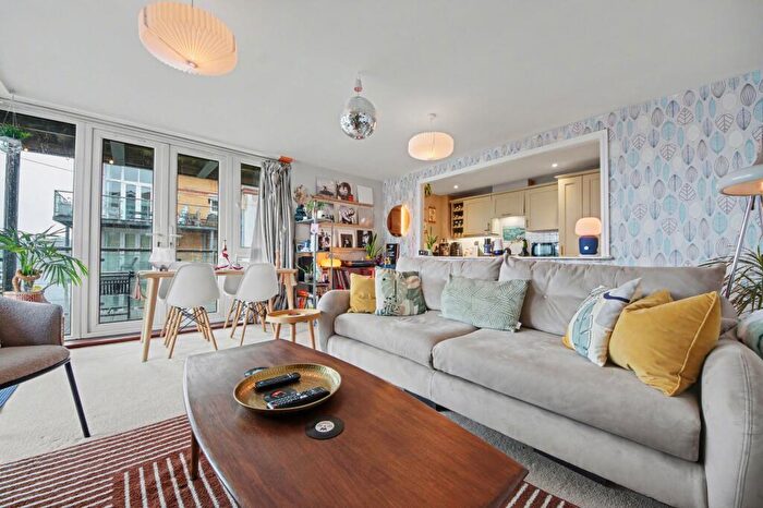 2 Bedroom Apartment For Sale In Hawkeswood Road, Bitterne Manor, SO18