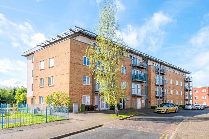 2 Bedroom Flat To Rent In King George Crescent, Wembley, HA0