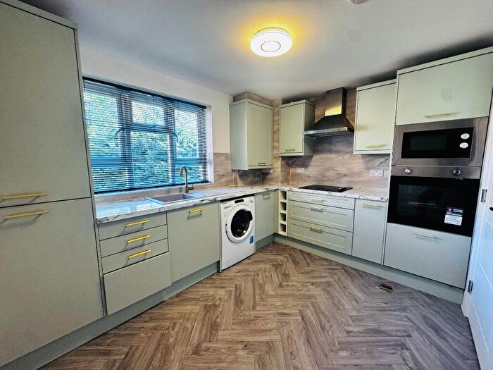 2 Bedroom Duplex For Sale In Hunters Hill, RG7