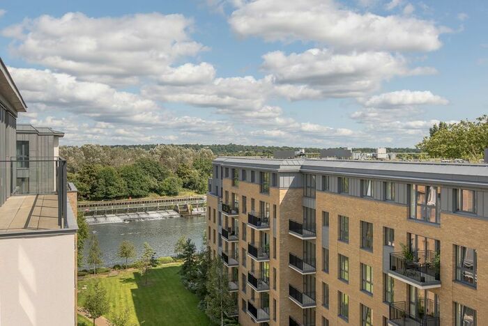 3 Bedroom Flat To Rent In Pinewood Gardens, Teddington, TW11