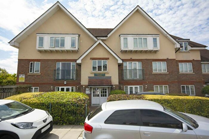 2 Bedroom Flat To Rent In Great North Way, London, NW4