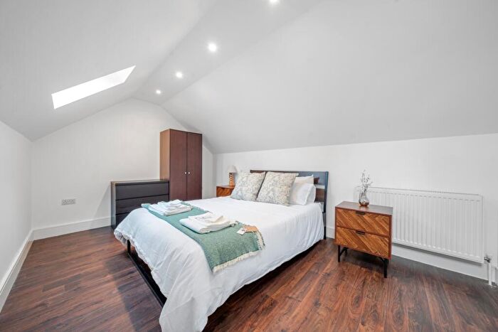 2 Bedroom Apartment To Rent In Coleridge Road London, N8