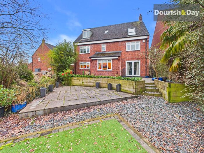 6 Bedroom Detached House For Sale In Oakbrook Close, Stafford, ST16