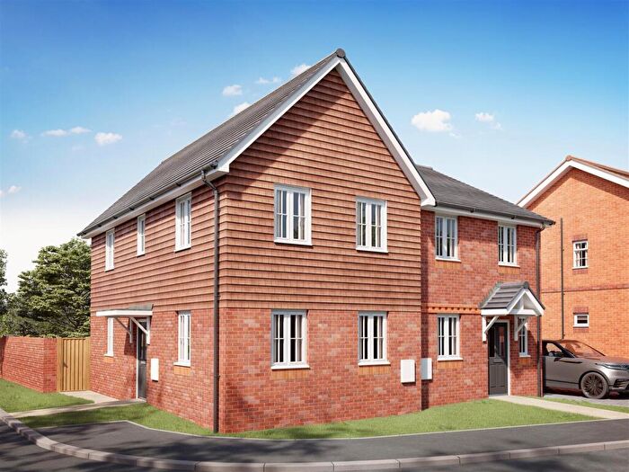 3 Bedroom Semi-Detached House For Sale In Maddoxford Gardens, Boorley Green, SO32