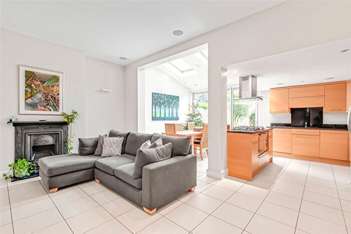 5 Bedroom Terraced House For Sale In Pendle Road, Furzedown, SW16