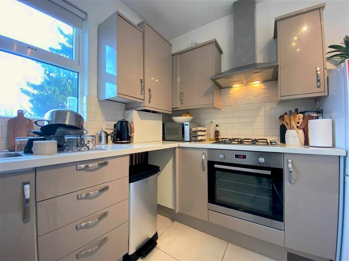 2 Bedroom Flat To Rent In Blackshaw Road, London SW17