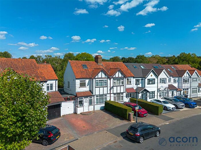 4 Bedroom End Of Terrace House For Sale In Lewgars Avenue, Kingsbury, London, NW9