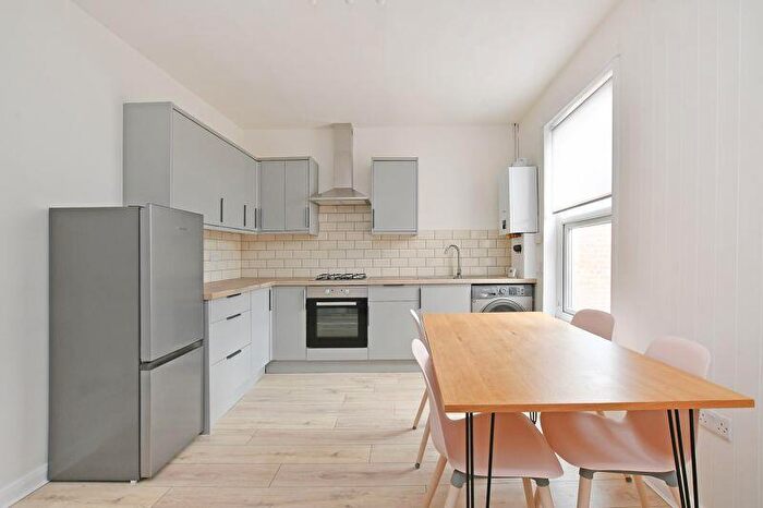 2 Bedroom Flat To Rent In Abbeydale Road, Sheffield, S7