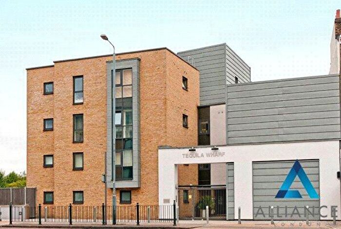 1 Bedroom Apartment For Sale In Commercial Road, London, E14