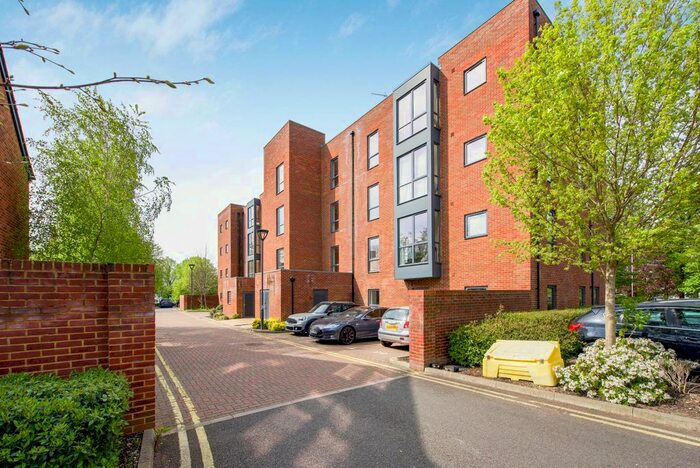 1 Bedroom Flat To Rent In Fowler Way, Uxbridge, UB10