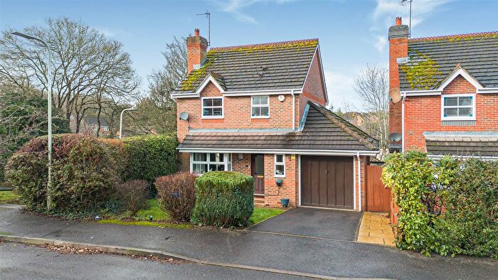 3 Bedroom Detached House For Sale In The Sadlers, Tilehurst, RG31