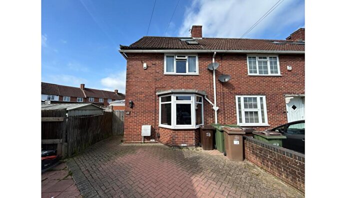 3 Bedroom End Of Terrace House For Sale In Whitby Gardens, Sutton, Greater London, SM1