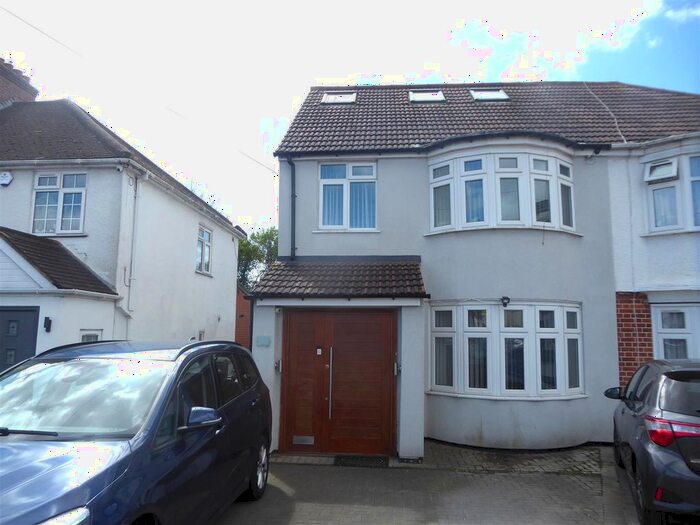 4 Bedroom Property To Rent In Durham Avenue, Hounslow, TW5