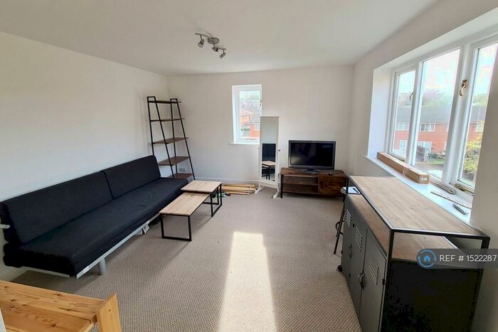 1 Bedroom Flat To Rent In Harlinger Street, London, SE18